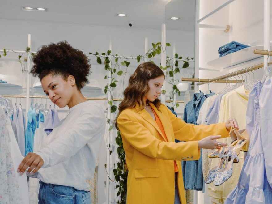 passos para abrir uma loja para revender roupas femininas