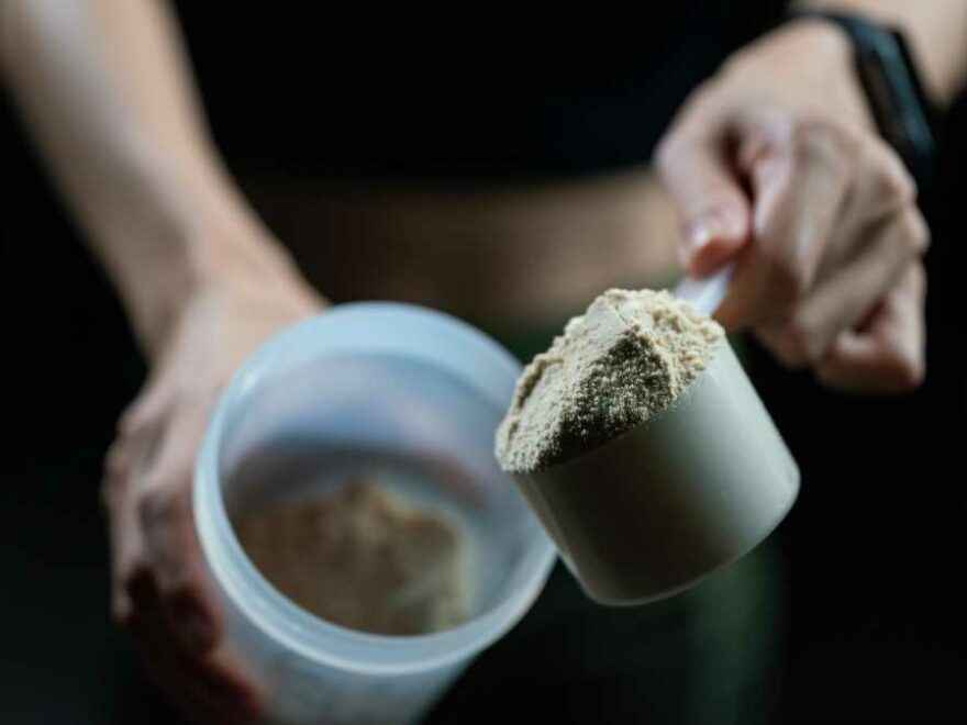 Descubra como tomar whey protein para emagrecer e definir