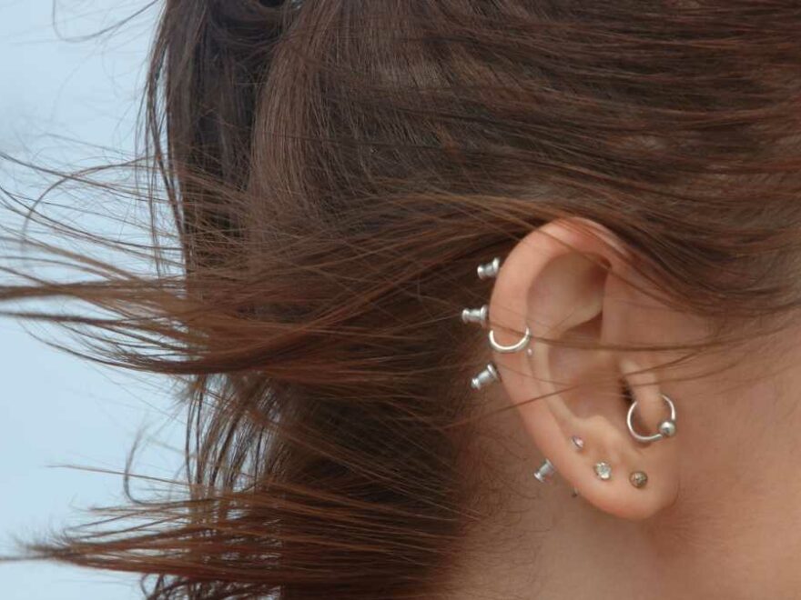 Tipos de piercings helix para usar na orelha