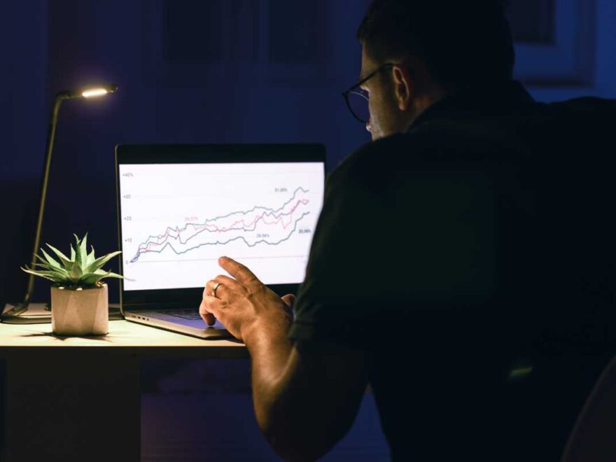 Renda fixa digital ganha espaço como alternativa segura dentro do universo cripto