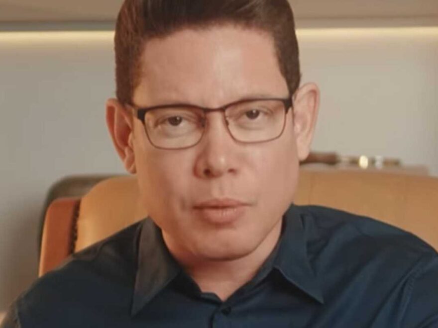 “João, você não está sozinho”: Bispo Bruno Leonardo doa R$ 100 mil a jovem paraplégico e emociona milhares nas redes