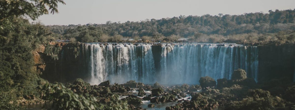 Por que sua experiência em Foz do Iguaçu depende mais da hospedagem do que dos passeios